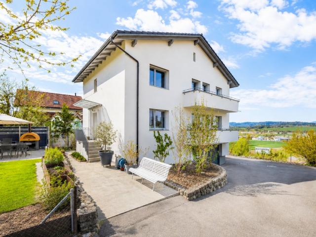 RESERVIERT* Exklusives Wohnerlebnis mit Weitblick: Modernisiertes Raumwunder in Belp