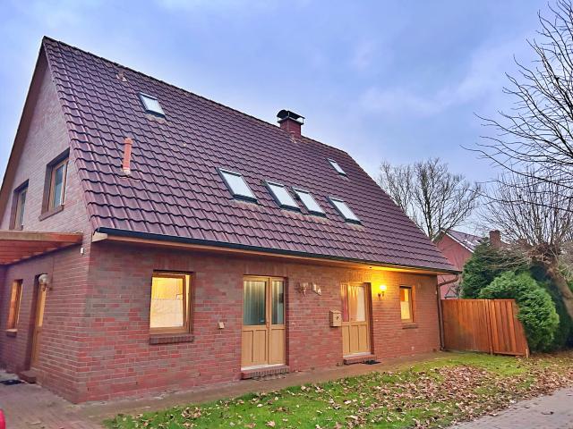 RESERVIERT Einfamilienhaus mit Einliegerwohnung in TOP Lage von Hooksiel
