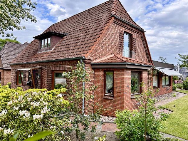 RESERVIERT Gepflegtes Wohnhaus mit vielseitig nutzbarem Gewerbeanbau, Garage und Doppelcarport