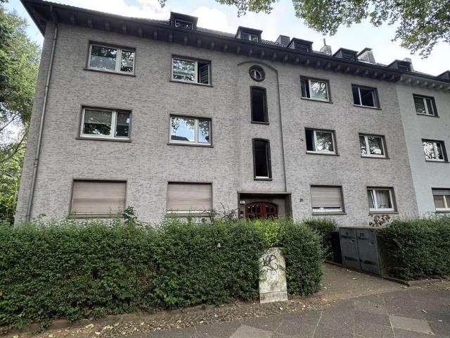 RESERVIERT Platz für die ganze Familie: 4 Zimmer Altbauwohnung mit Balkon & Garage nahe Phoenix See