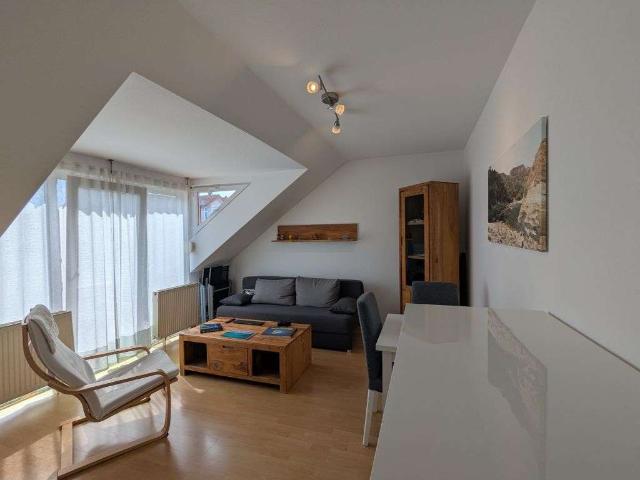 Reserviert Schön 3 Zimmer Dachgeschosswohnung in Ruhiger Lage mit PKW Tiefgaragenstellplatz
