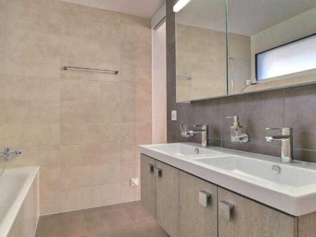 Reserviert sehr grosse 5.5 Zimmer Wohnung mit Garten