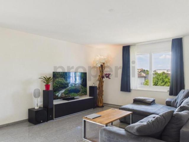 Reserviert* Sonniger Balkon Wintergarten, zwei Garagenboxen und Partykeller zur Mitbenützung