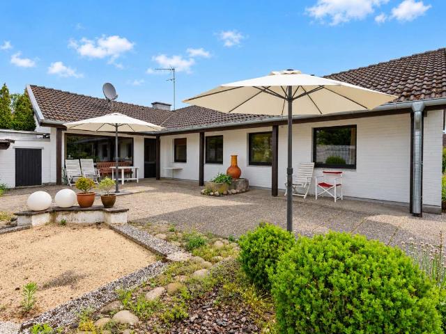 Reserviert Zeitlose Moderne auf einer Ebene: Architekten Bungalow auf großem Grundstück
