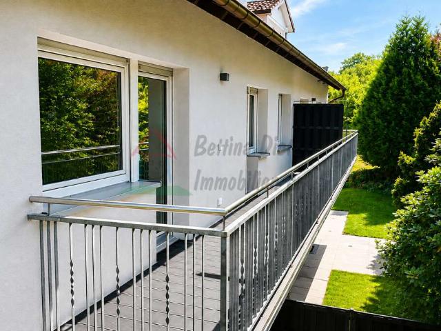 RESERVIERT*DIETZ: 3 Zimmer Wohnung im 1. OG im energetisch sanierten 7 FH m. Balkon am Waldrand!