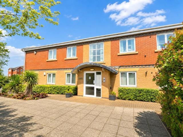 Reservoir Road, Northamptonshire NN16 2 bed flat to rent £895 pcm £207 pw