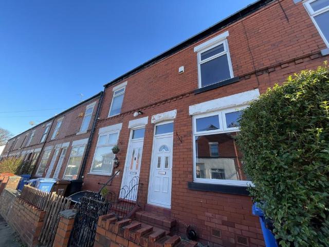 Reservoir Road, Stockport 2 bed terraced house to rent £1,200 pcm £277 pw