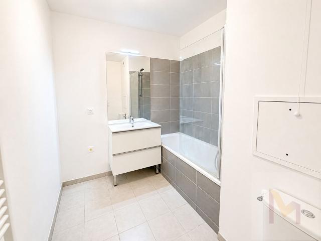 Résidence « 7 Foch » Appartement 3 pièces traversant en parfait état avec balcon