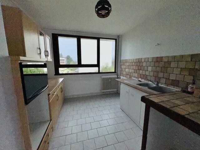 RÉSIDENCE, APPARTEMENT 4 CHAMBRES, BALCON, CAVE, PARKING PRIVÉ