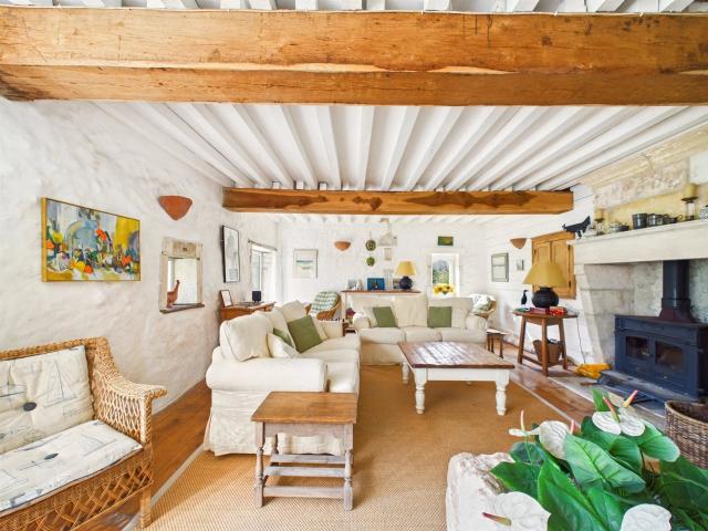 Résidence de campagne isolée avec cinq chambres 214m² Verteillac