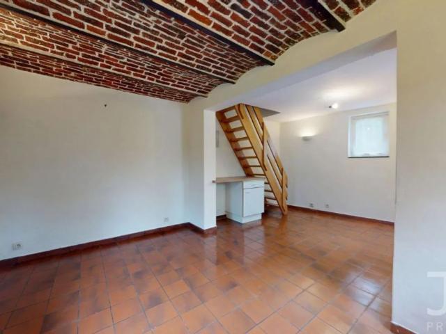 Residence for rent, Court Saint Étienne