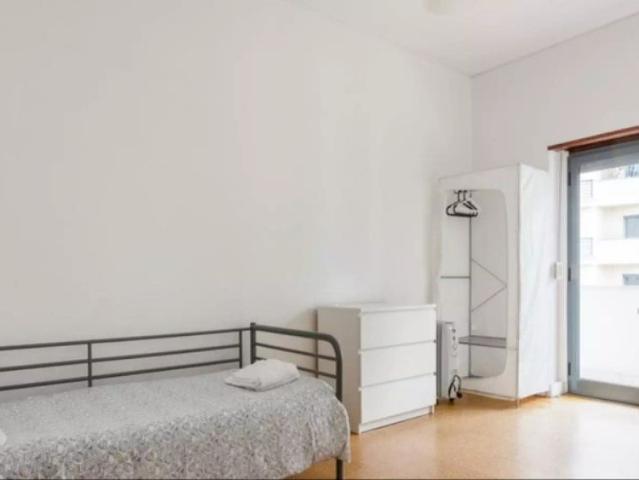 Residence for rent in Lisbon, some bills included