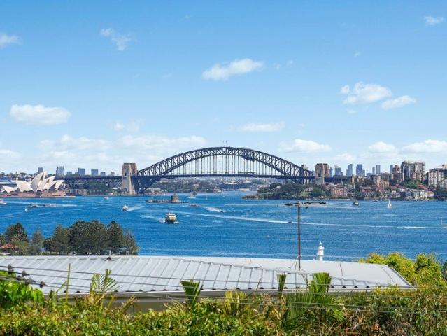 Residence Of Commanding Scale Crowned By Harbour Bridge Panorama