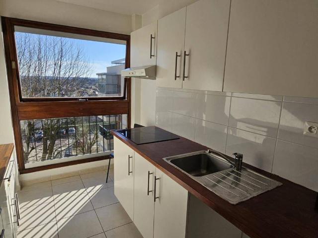 Résidence Monceau, en dernier étage, appartement familial
