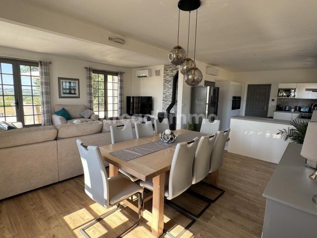 Résidence principale avec énorme potentiel B & B, sur 1,3 ha. 192m² Pomport