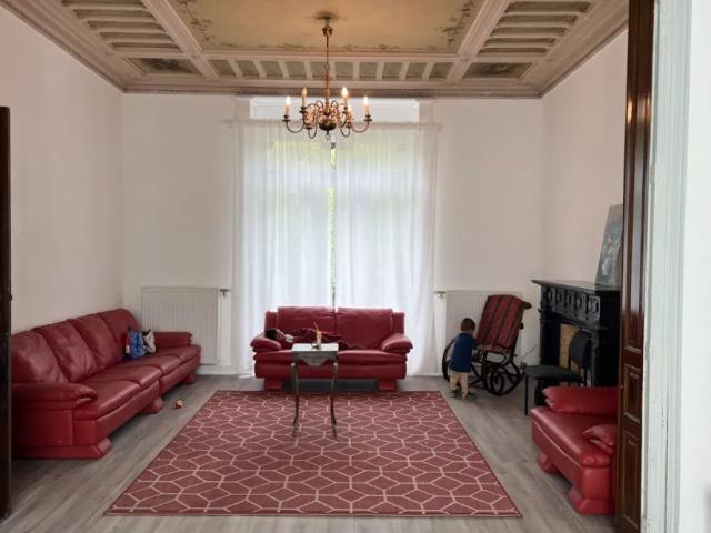 Residence to share, Gilly