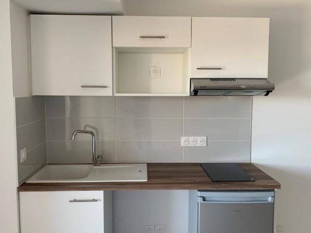 Résidence très récente: T2 de 42.42 m² au 2d étage avec balcon