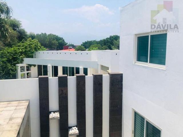 Residencia minimalista en venta Colonia Las Villas, Cd. Victoria, Tamps