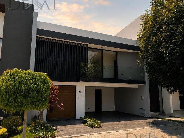 Residencia Moderna con Doble Altura en Parque Foresta