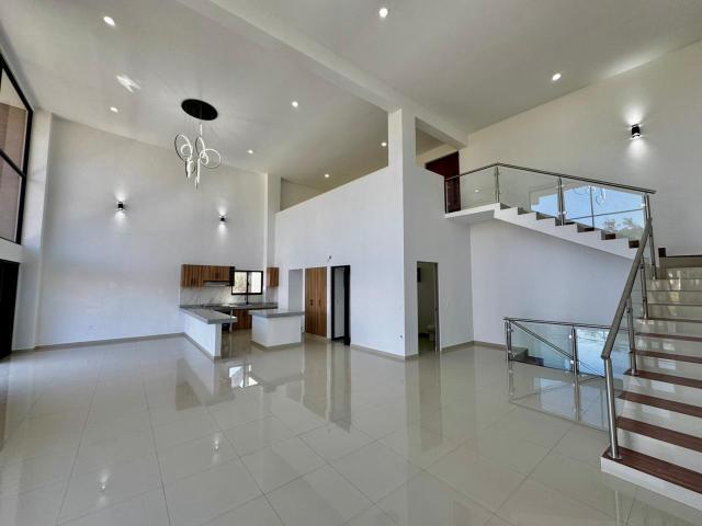 Residencia moderna con vista panor?mica y alberca en Fraccionamiento Lomas Tetela