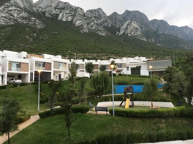 Residencia moderna en renta | Privada Montejo – Santa Catarina, NL | 3 niveles