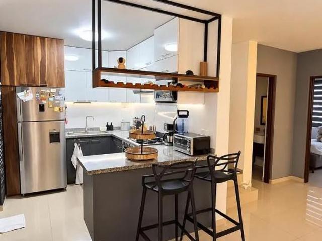 RESIDENCIA MODERNA EN VALLE IMPERIAL, EN CONDOMINIO ALMENDRO
