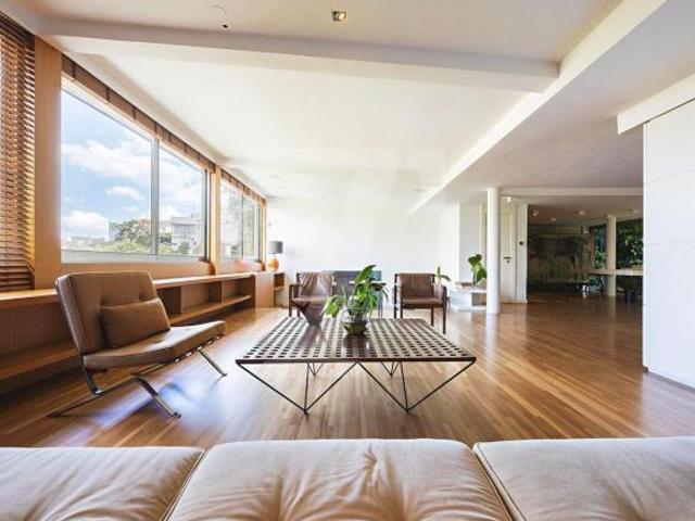 Residência modernista restaurada por Arthur Casas e assinada por Artigas
