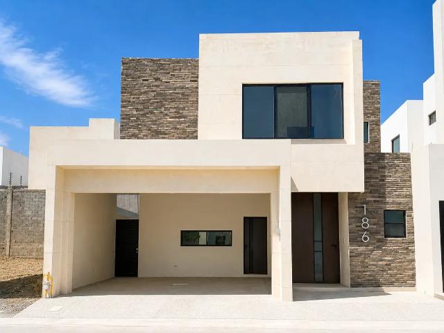 Residencia Nueva con 3 Recámaras y Cuarto de Servicio, Fraccionamiento Privado Norte Saltillo