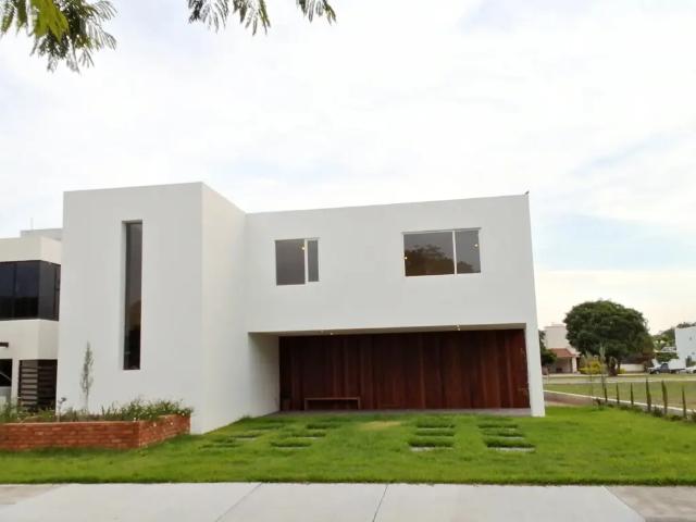 Residencia Nueva de Lujo en San Lorenzo Residencial – Diseño Único y Alta Plusvalía