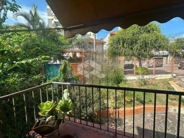 Residencia na parte nobre de Higienóolis com 3 dormitórios, pátio amplo