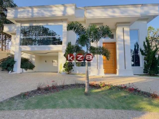 Residência Neoclássica de Alto Luxo à Venda em Condomínio Fechado | Valinhos/SP