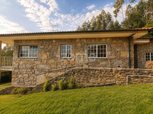 Residência no Monte de Santa Helena – Laje, Vila Verde