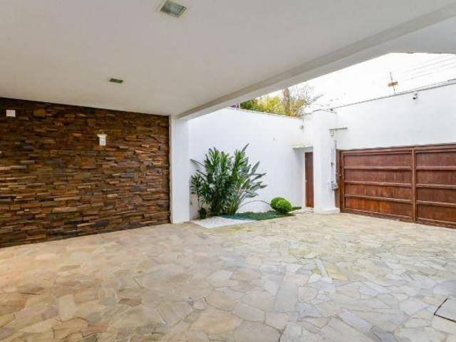 RESIDÊNCIA ALTO PADRÃO MOBILIADA NO ÁGUA VERDE. 250 M2. 04 SUÍTES