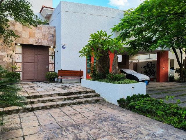 residencia amueblada y semidecorada en renta | valle real, zapopan
