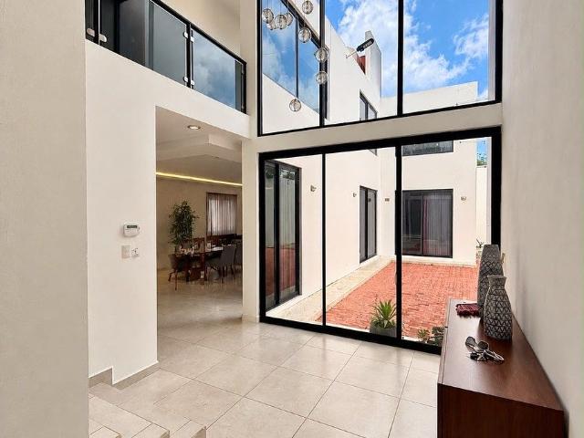 Residencia amueblada de 4 recámaras en renta en Privada La Eminencia, Campeche