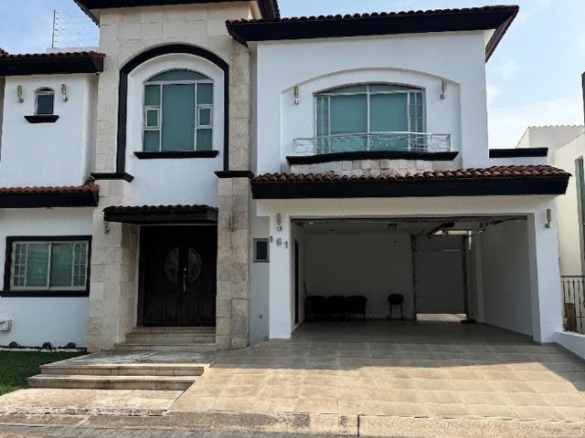 Residencia Amueblada en Renta | Jardín Real – Doble Altura y Jacuzzi