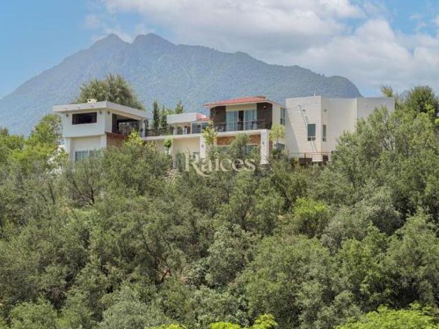 Residencia Campestre de Lujo con Acabados en Piedra Natural | Privada San Eugenio, Allende NL