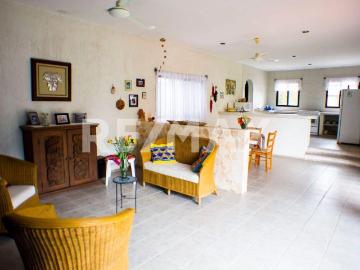 RESIDENCIA COLONIAL EN RENTA EN CHOLUL