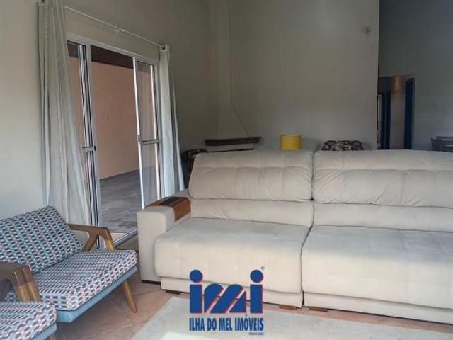 Residência com 3 quartos sendo 1 suíte, no Atami