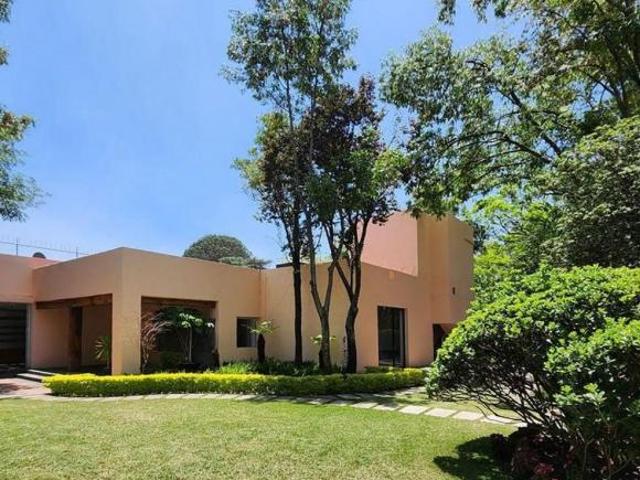 RESIDENCIA CON USO DE SUELO HABITACIONAL Y DE OFICINAS EN JARDINES DEL PEDREGAL