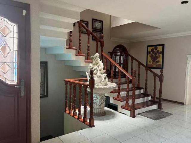 Residencia con vista panorámica en Loma Dorada | 3 niveles + sótano y terraza