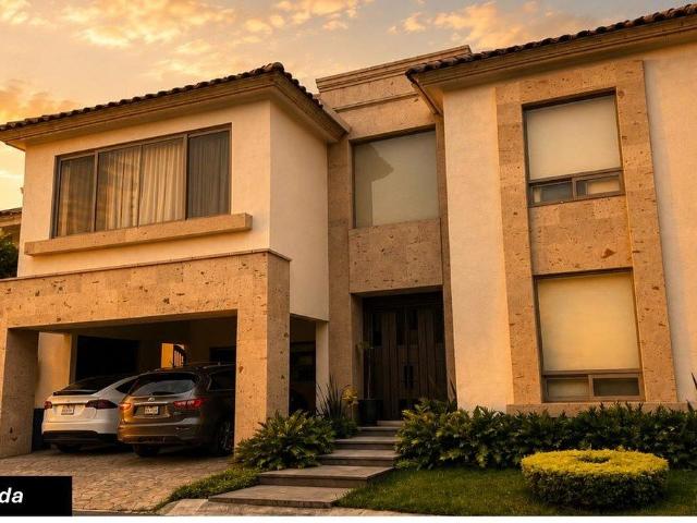 Residencia con acabados de lujo en privada