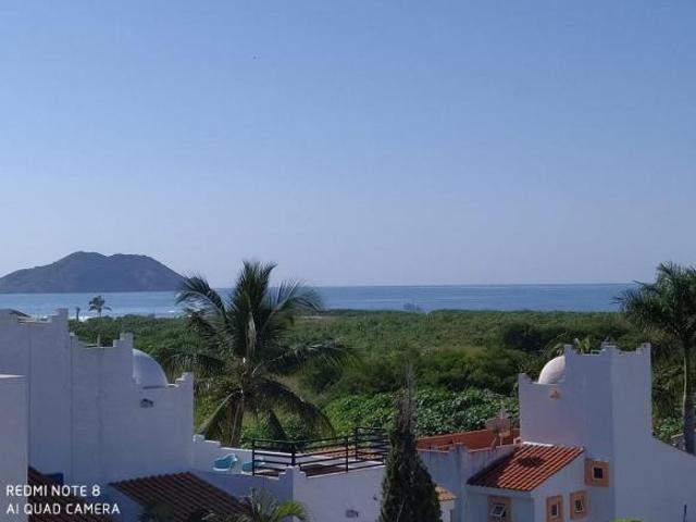 Residencia con acceso al mar 3 pisos