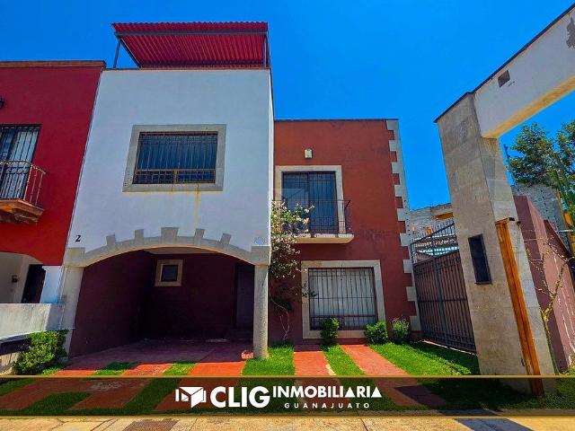 residencia con alberca en fracc casa colorada, guanajuato, gto