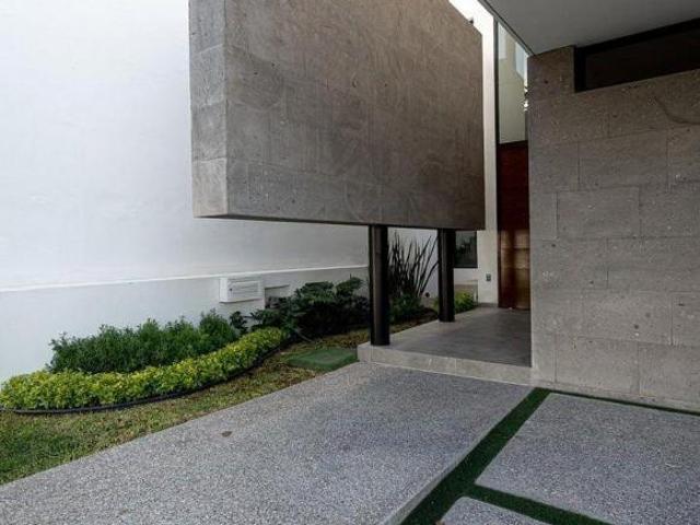 Residencia con alberca y paneles solares en Tierra Verde