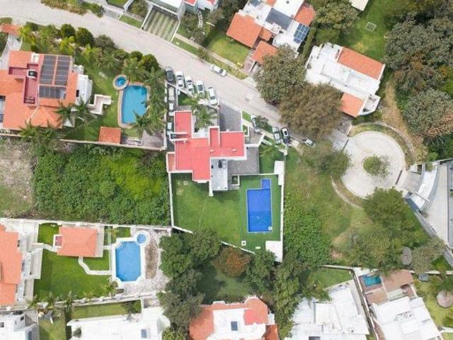 Residencia con alberca y vista panorámica en El Palomar