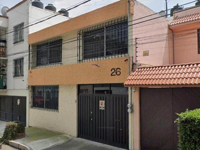 Residencia con Excelentes Espacios y Luz Natural en Calle Lirio