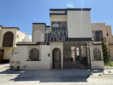 Residencia con Palapa y Amplios Espacios en Manantiales del Bosque