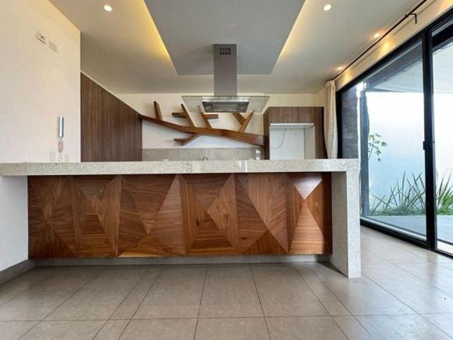 Residencia con rooftop en Tierra Verde | 3 recámaras con vestidor y baño, 400 m²