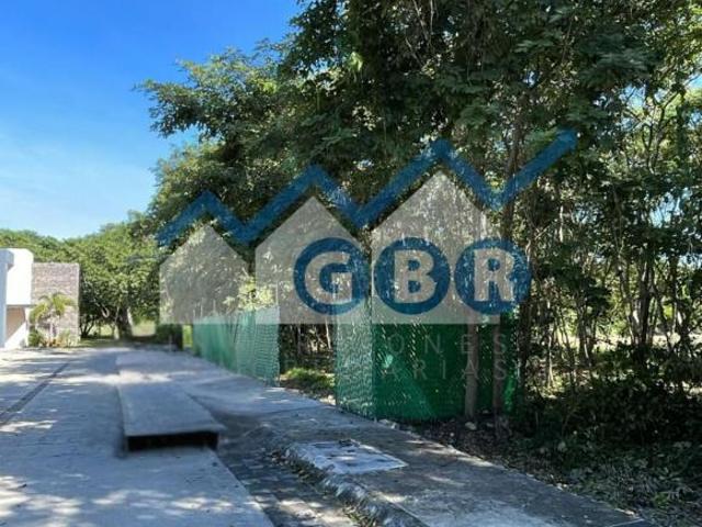 Residencia Contemporánea con Vista al Lago – Lujo y Confort en Cada Rincón